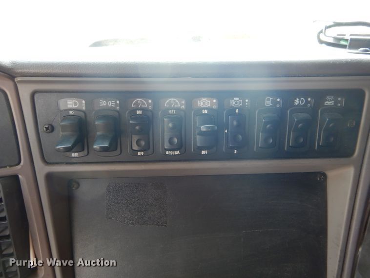 image for item DH6136 2009 Kenworth T2000 semi truck