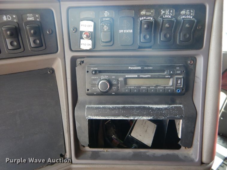 image for item DH6136 2009 Kenworth T2000 semi truck