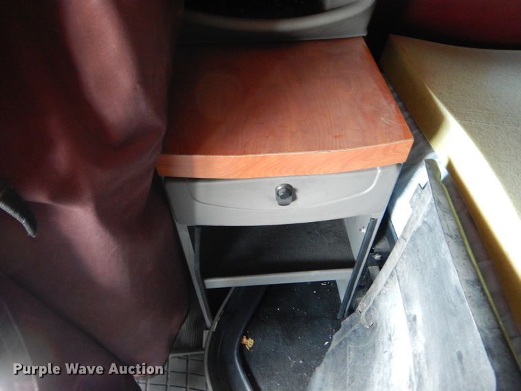 image for item DH6136 2009 Kenworth T2000 semi truck