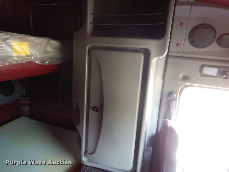 image for item DH6136 2009 Kenworth T2000 semi truck