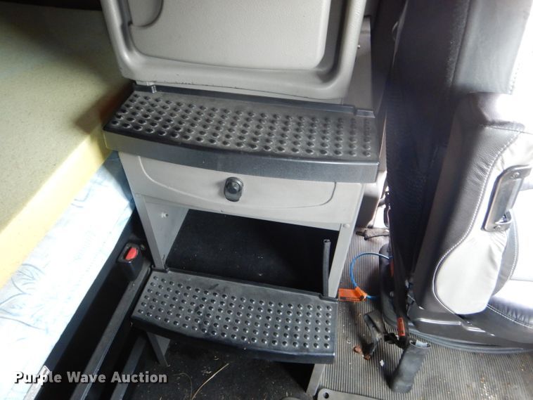 image for item DH6136 2009 Kenworth T2000 semi truck