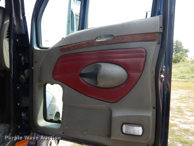 image for item DH6136 2009 Kenworth T2000 semi truck