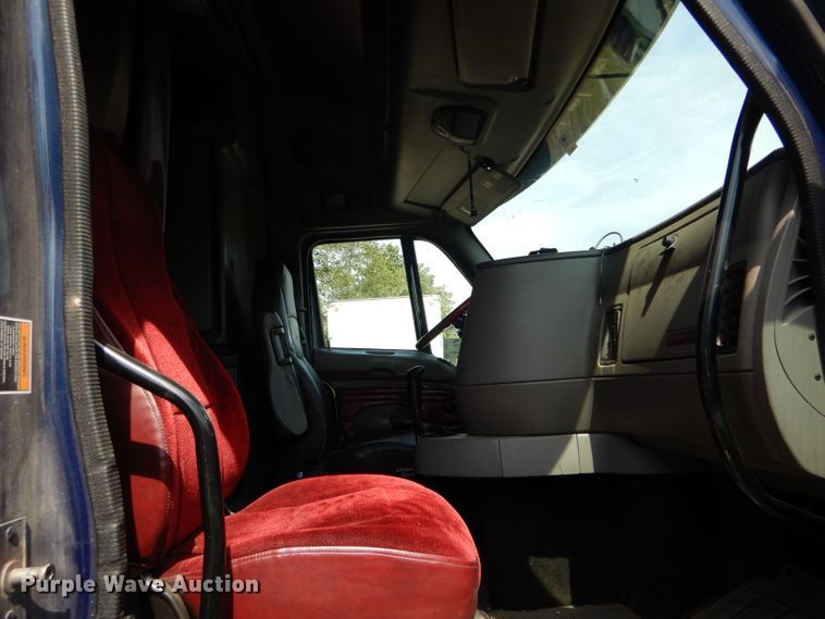 image for item DH6136 2009 Kenworth T2000 semi truck