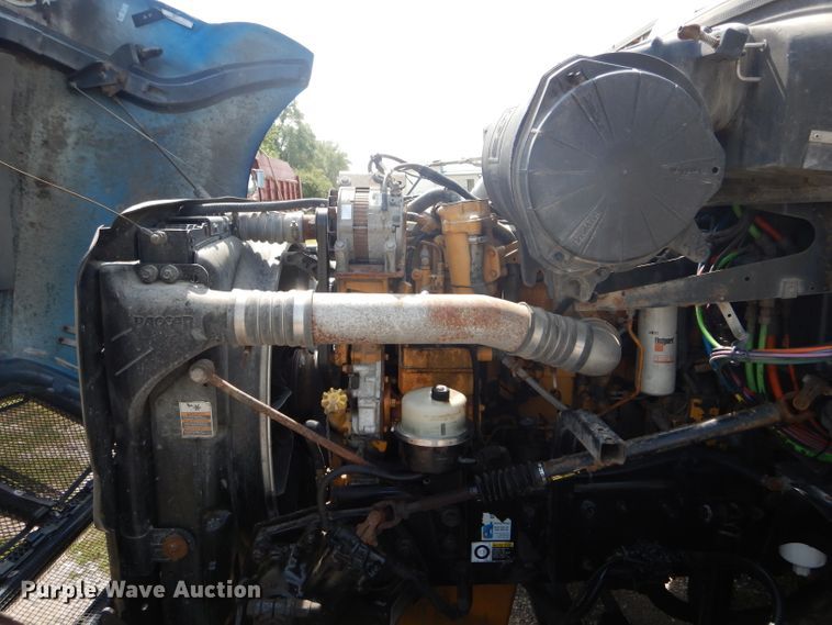 image for item DH6136 2009 Kenworth T2000 semi truck