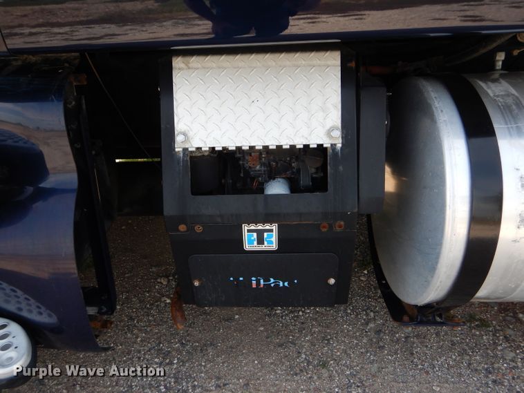 image for item DH6136 2009 Kenworth T2000 semi truck