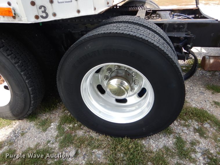 image for item DH6136 2009 Kenworth T2000 semi truck