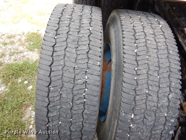 image for item DH6136 2009 Kenworth T2000 semi truck