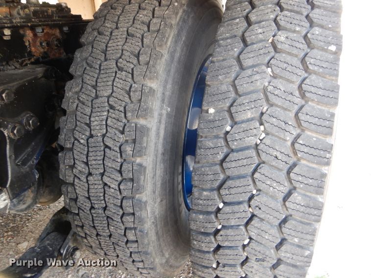 image for item DH6136 2009 Kenworth T2000 semi truck