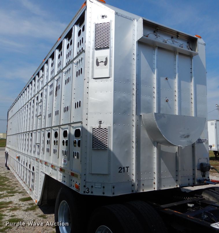 image for item DH6137 2001 Barrett livestock trailer