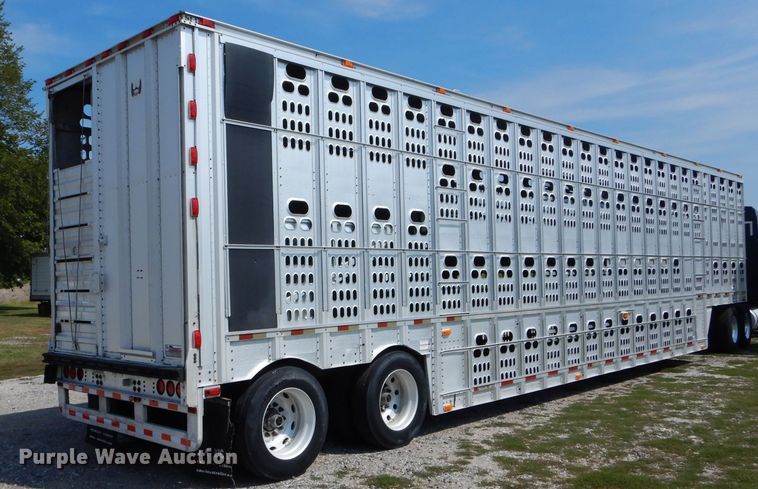 image for item DH6137 2001 Barrett livestock trailer