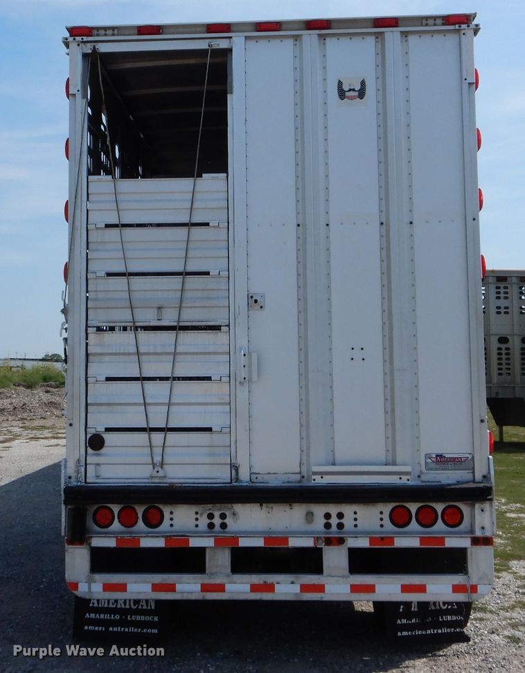 image for item DH6137 2001 Barrett livestock trailer