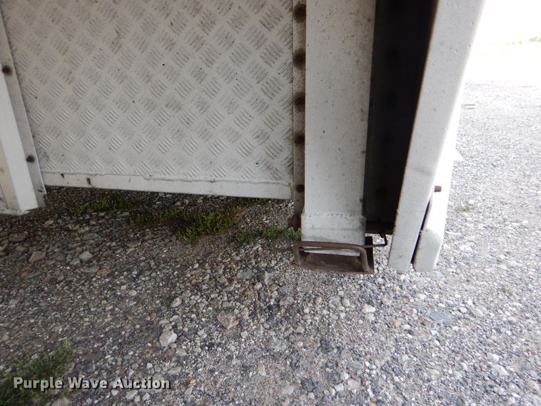 image for item DH6137 2001 Barrett livestock trailer