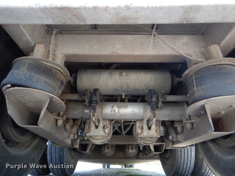 image for item DH6137 2001 Barrett livestock trailer