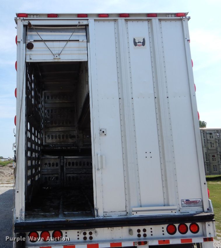 image for item DH6137 2001 Barrett livestock trailer