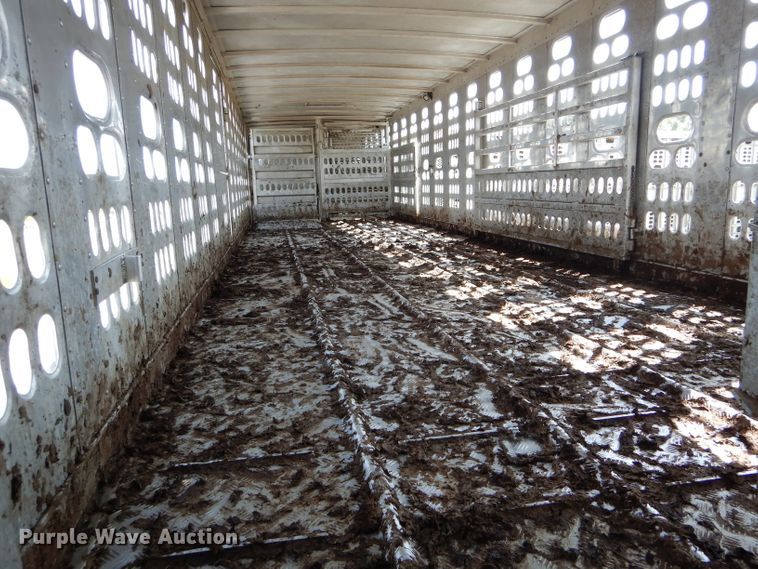 image for item DH6137 2001 Barrett livestock trailer