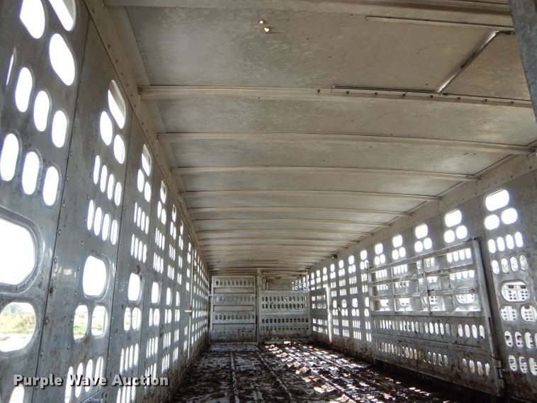 image for item DH6137 2001 Barrett livestock trailer