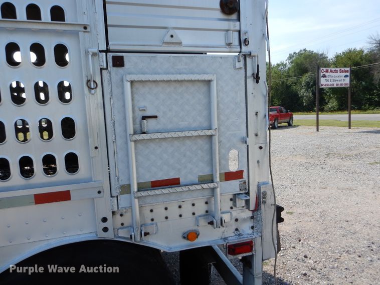 image for item DH6137 2001 Barrett livestock trailer