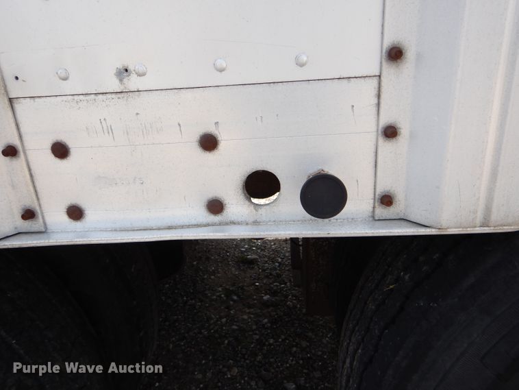 image for item DH6137 2001 Barrett livestock trailer