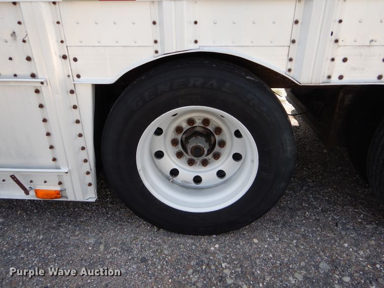 image for item DH6137 2001 Barrett livestock trailer