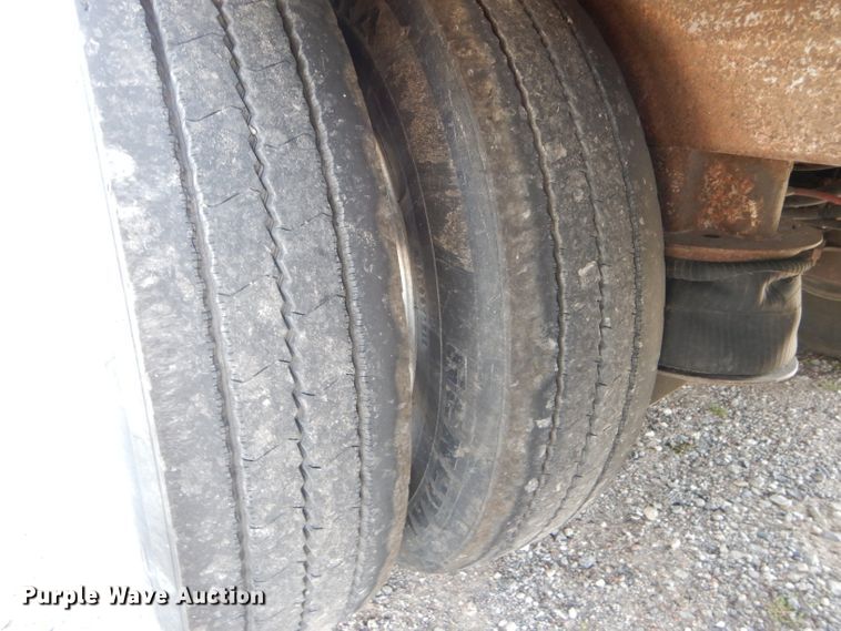 image for item DH6137 2001 Barrett livestock trailer