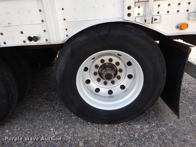 image for item DH6137 2001 Barrett livestock trailer