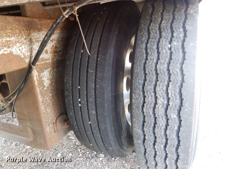 image for item DH6137 2001 Barrett livestock trailer