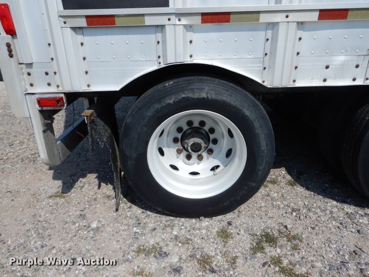 image for item DH6137 2001 Barrett livestock trailer