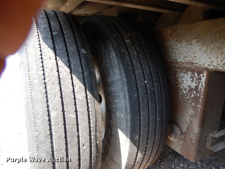 image for item DH6137 2001 Barrett livestock trailer