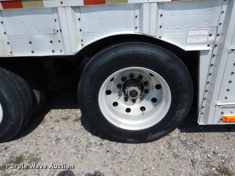 image for item DH6137 2001 Barrett livestock trailer