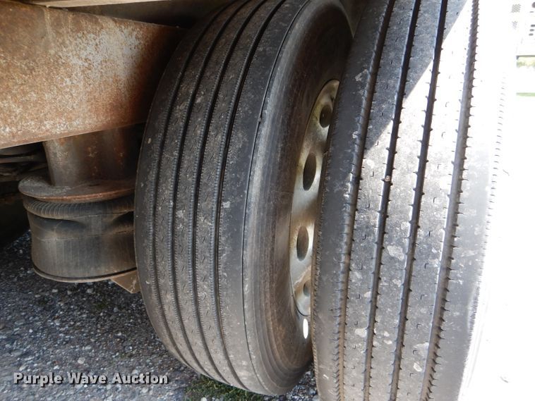 image for item DH6137 2001 Barrett livestock trailer