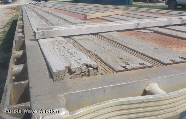 image for item DI2345 1998 Reinke flatbed trailer