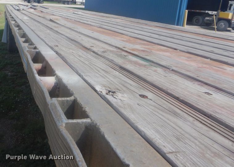 image for item DI2345 1998 Reinke flatbed trailer