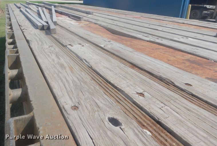 image for item DI2345 1998 Reinke flatbed trailer