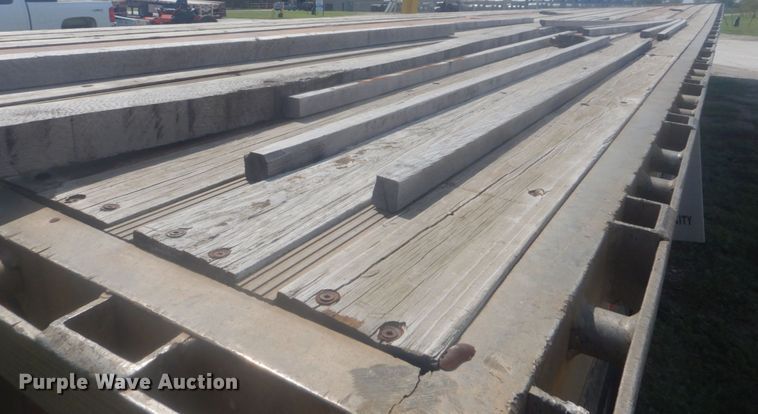 image for item DI2345 1998 Reinke flatbed trailer