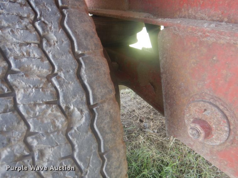 image for item DI2345 1998 Reinke flatbed trailer