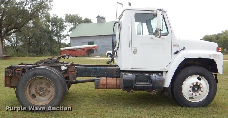 image for item DI2538 1985 International S1900 semi truck