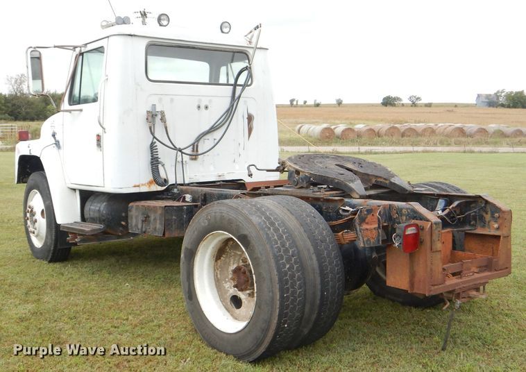 image for item DI2538 1985 International S1900 semi truck