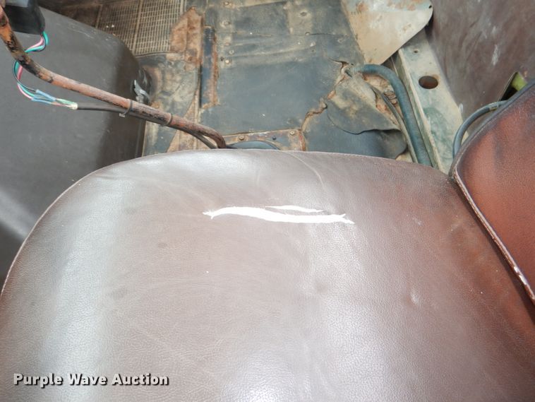 image for item DI2538 1985 International S1900 semi truck