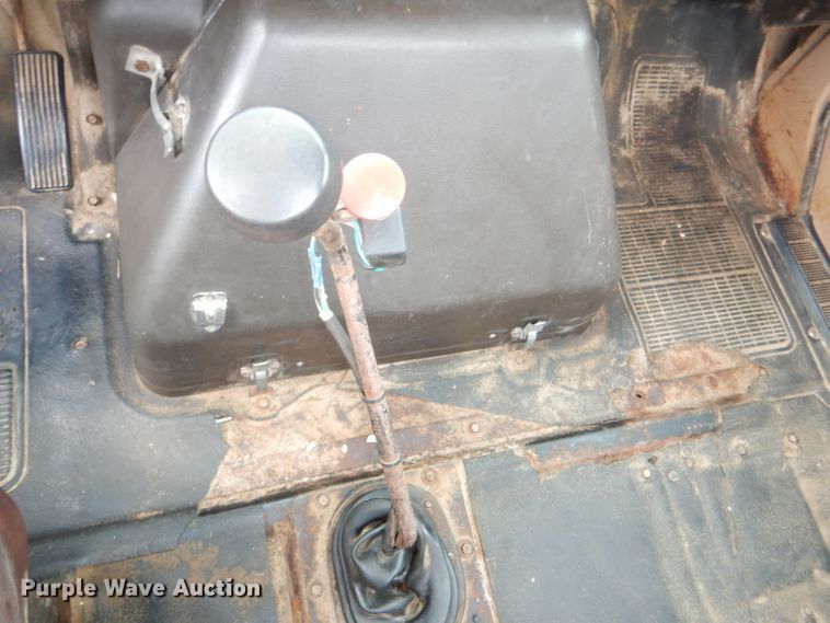 image for item DI2538 1985 International S1900 semi truck