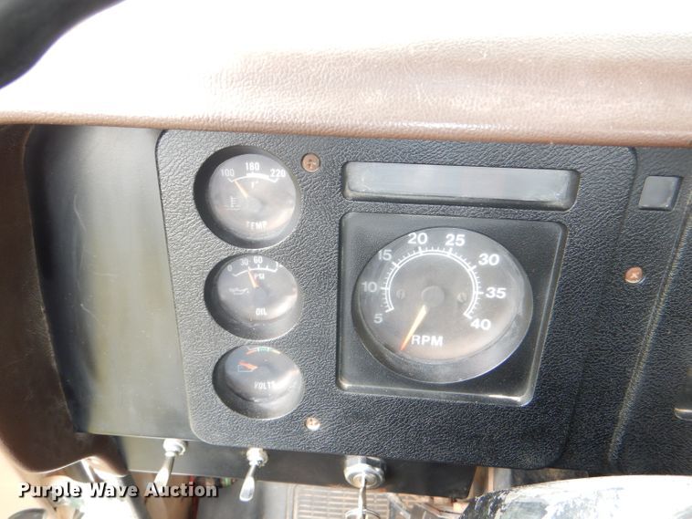 image for item DI2538 1985 International S1900 semi truck