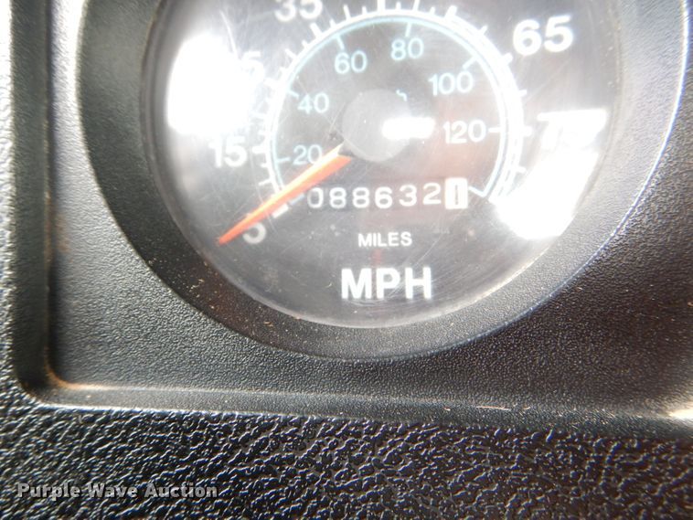 image for item DI2538 1985 International S1900 semi truck