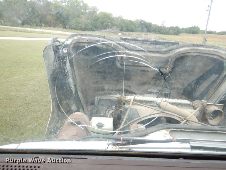 image for item DI2538 1985 International S1900 semi truck