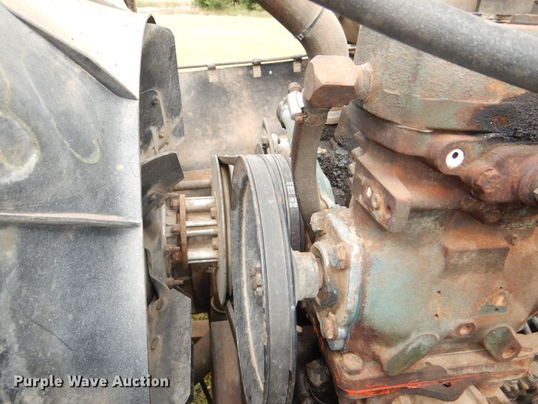 image for item DI2538 1985 International S1900 semi truck