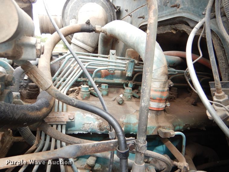 image for item DI2538 1985 International S1900 semi truck