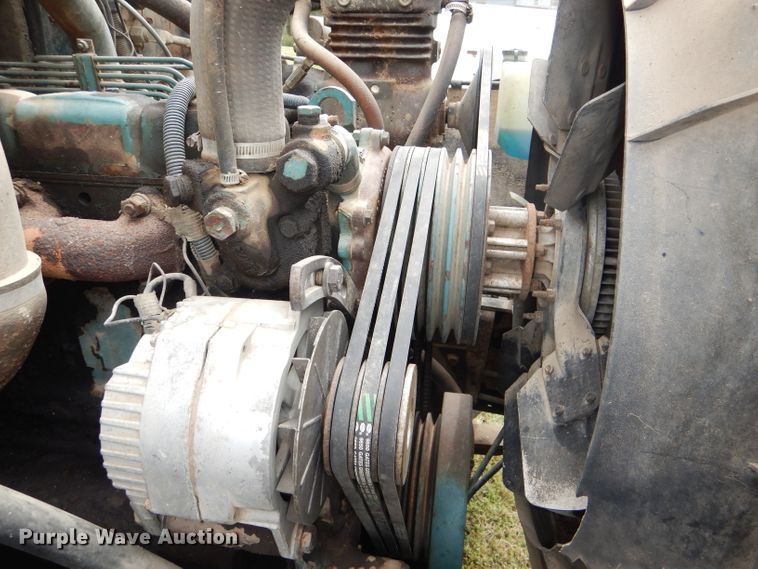 image for item DI2538 1985 International S1900 semi truck