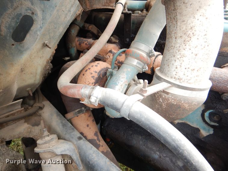 image for item DI2538 1985 International S1900 semi truck