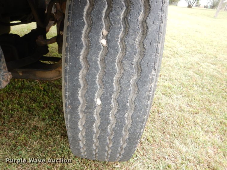 image for item DI2538 1985 International S1900 semi truck