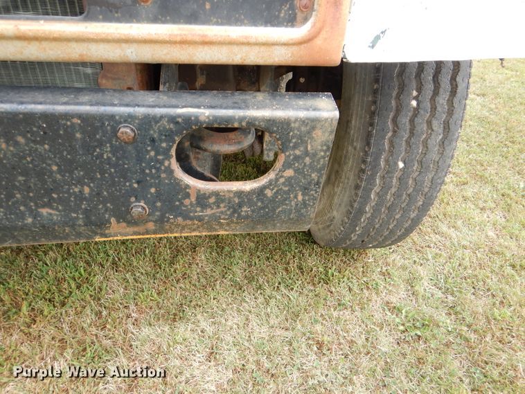 image for item DI2538 1985 International S1900 semi truck