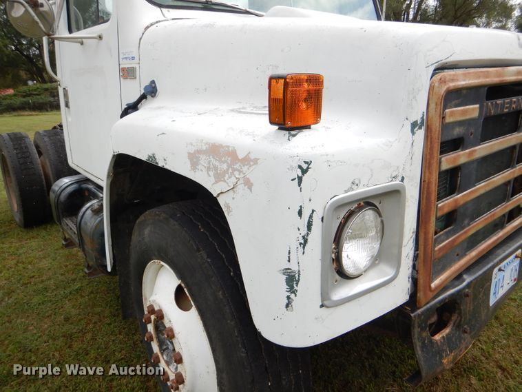 image for item DI2538 1985 International S1900 semi truck