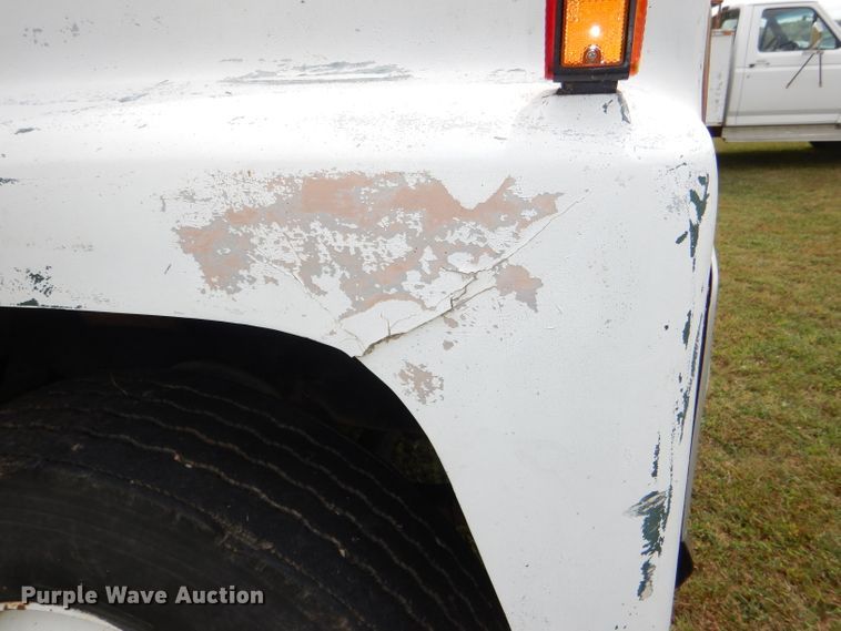 image for item DI2538 1985 International S1900 semi truck